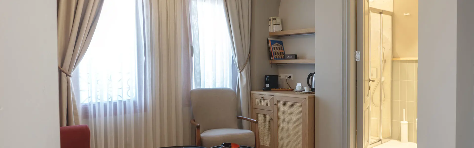 Annex Corner Suite with Tavuk Island View